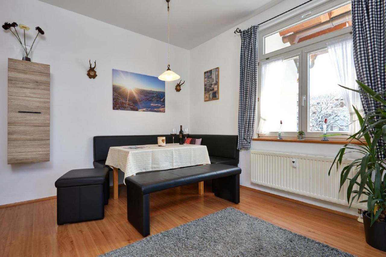 Apartments Alte Villa Гарміш-Партенкірхен Екстер'єр фото
